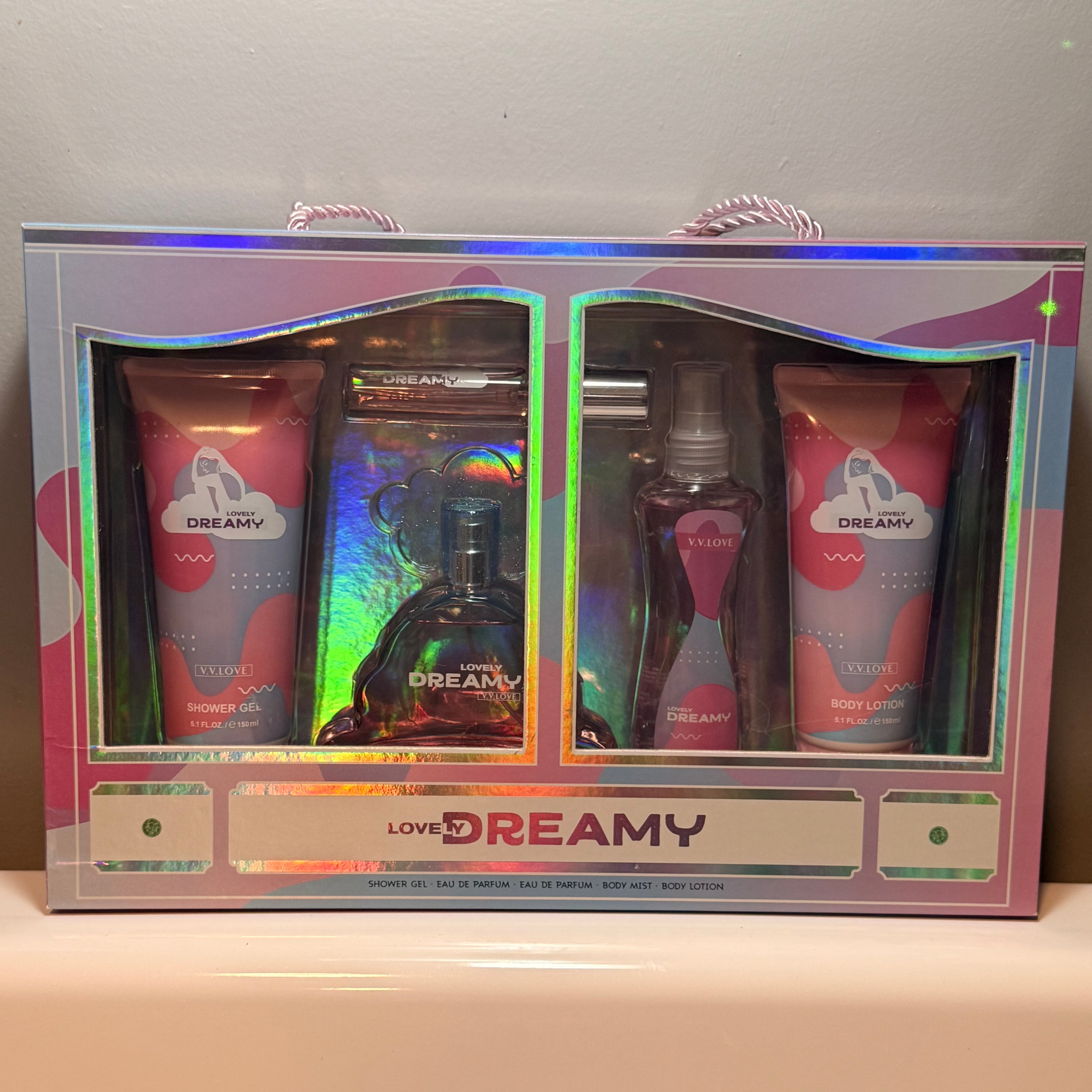Luxury Pink Gift Set – 5 Pieces
Love Dreamy – Fragrance & Body Care Set (5 pcs)
